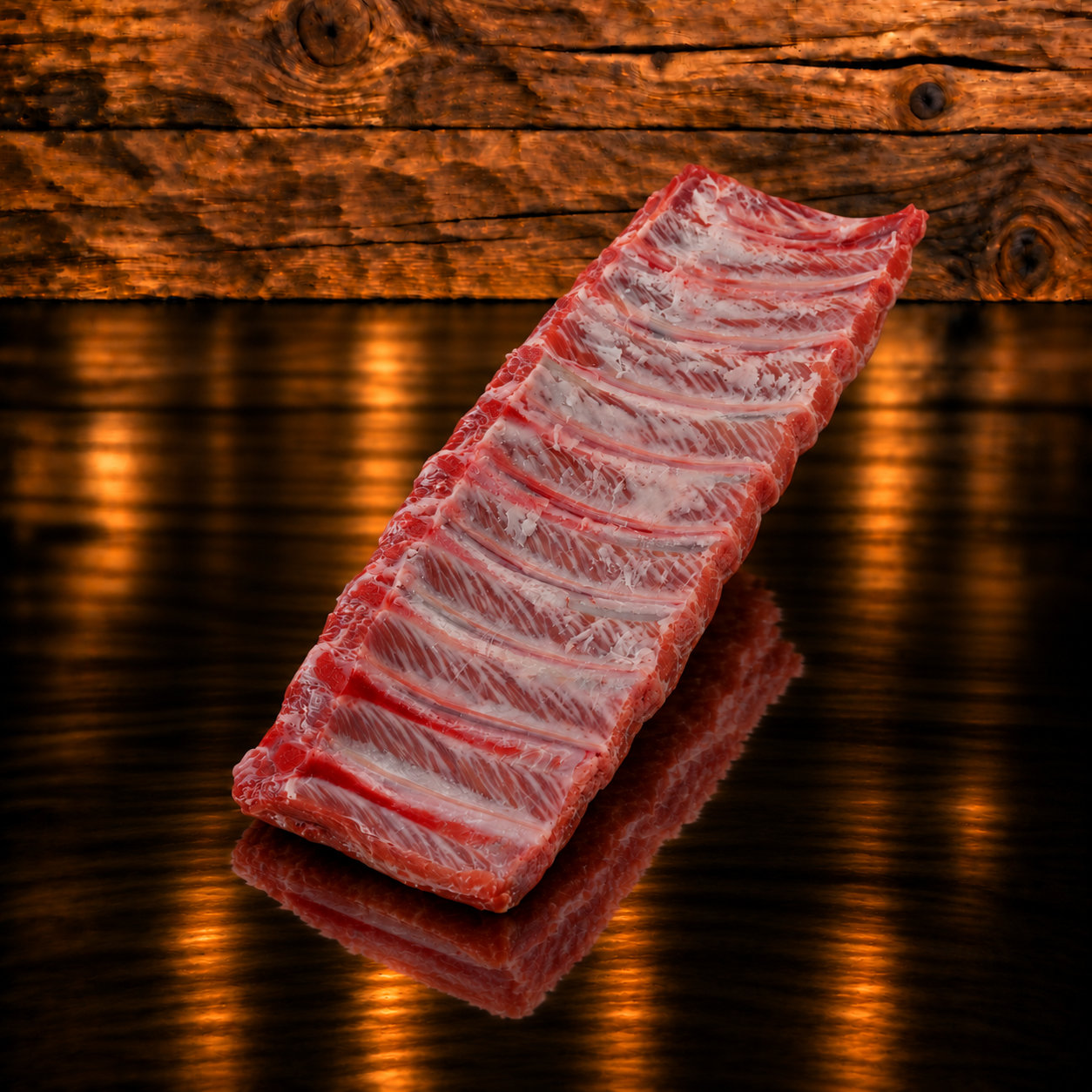 Schweins Spareribs auf Holzschneidebrett