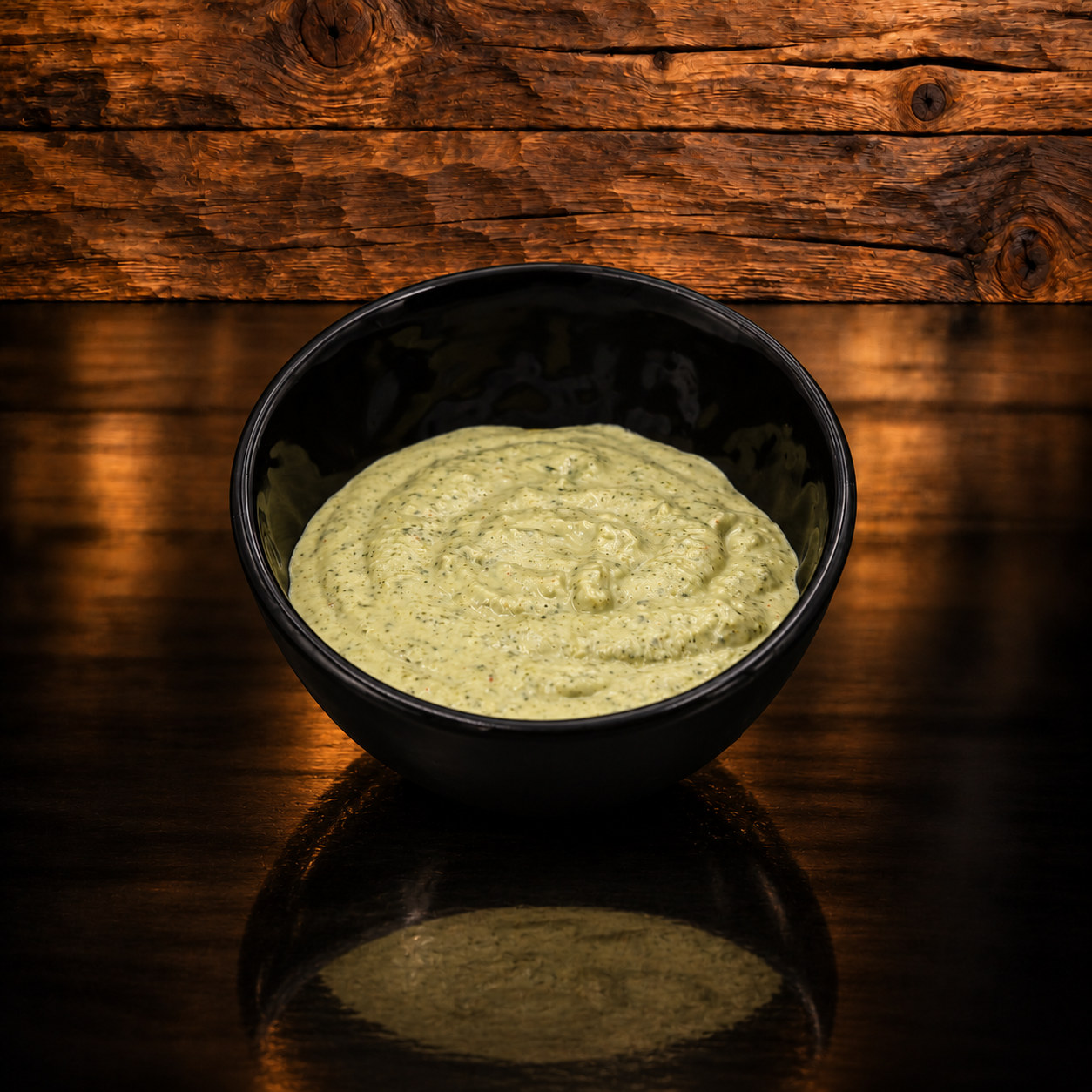 Remoulade Sauce 150g auf Holzschneidebrett
