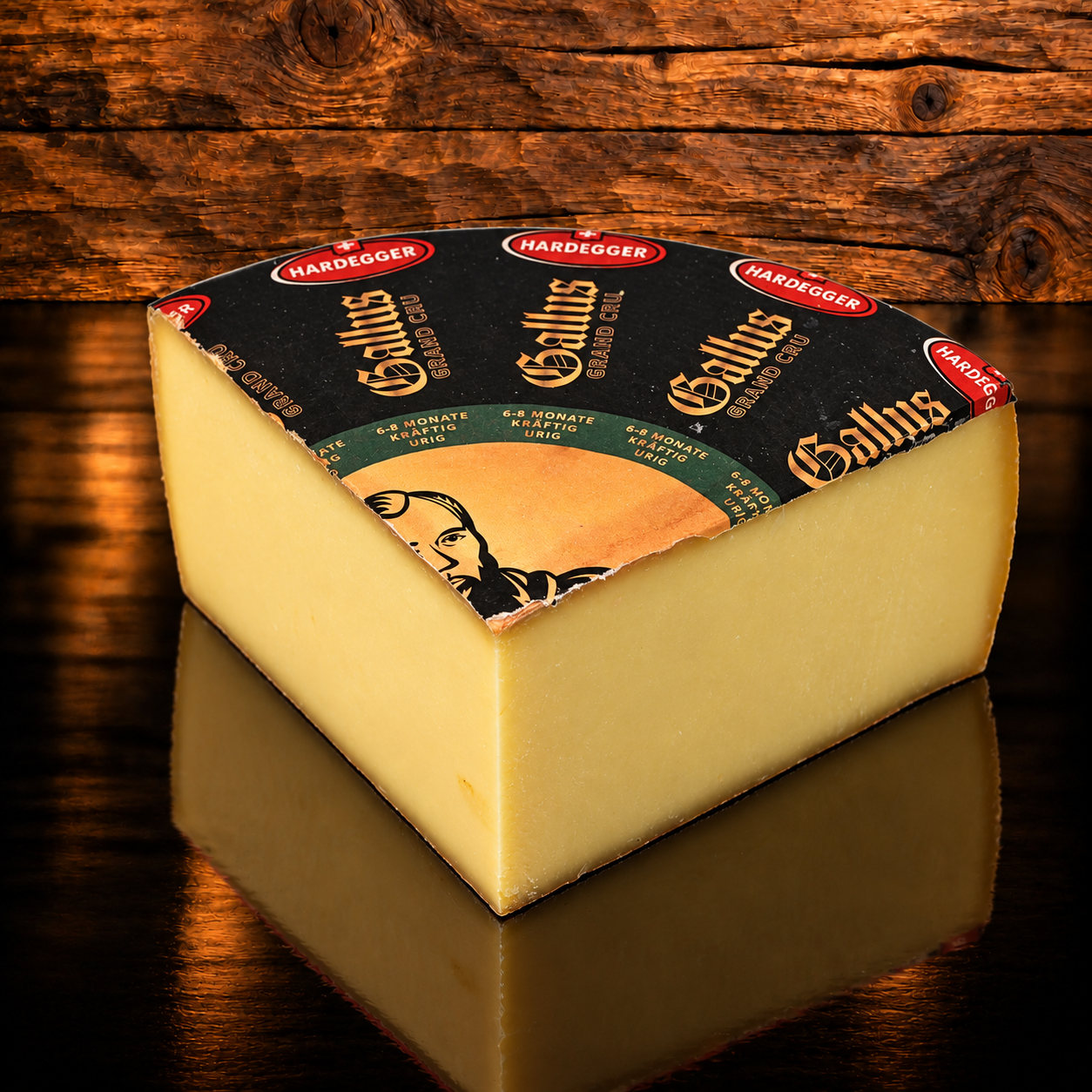 Gallus Grand Cru auf Holzschneidebrett