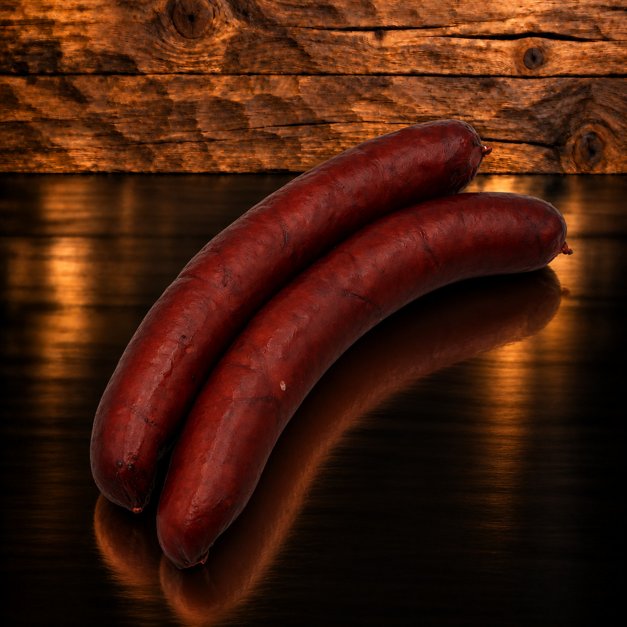 Grillschüblig ca. 190g auf Holzschneidebrett