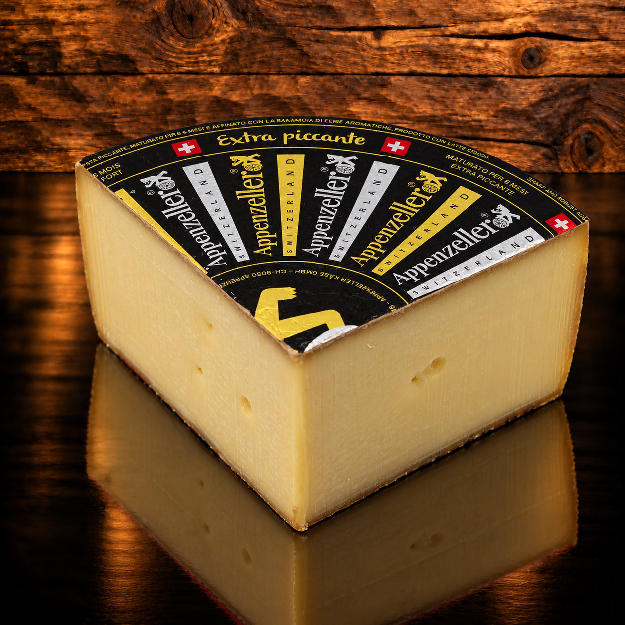 Appenzeller Käse Extra auf Holzschneidebrett